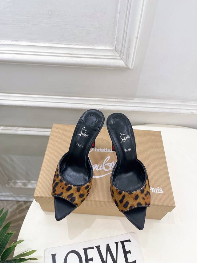 Christian Louboutin路铂廷Cl 红底鞋 25Ss最新尖头鱼嘴豹纹高跟拖鞋系列，魅惑华丽的顶级硬货上新 Bs明星同款，平台主播、网红博主倾情演绎