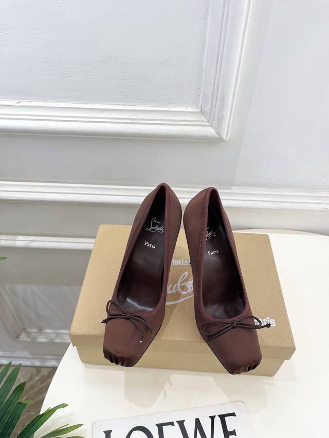 Christian Louboutin路铂廷Cl 红底鞋 25Ss最新猪鼻子蝴蝶结芭蕾风高跟鞋 红底鞋系列，魅惑华丽的顶级硬货上新 Bs明星同款，平台主播、网红