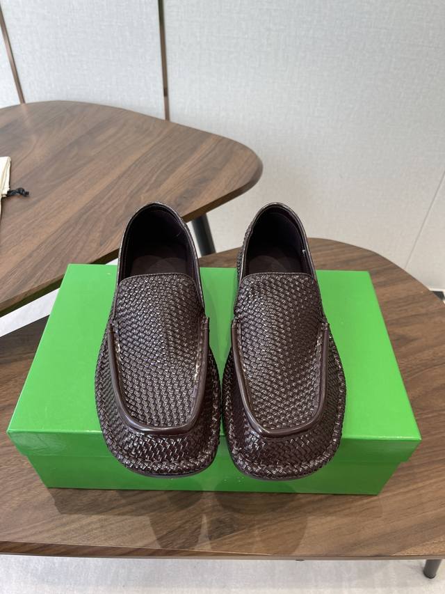 男码+10Bottega Veneta 葆蝶家 25Ss秋冬新款 情侣款 方头 平跟 手工编织 乐福鞋 这双编织乐福鞋 高级又干净 编织纹理精致有质感 一脚蹬设