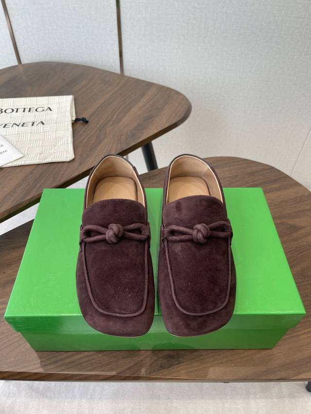 男码+10Bottega Veneta 葆蝶家 25Ss秋冬新款 情侣款 方头 平跟 乐福鞋 这双编织乐福鞋 高级又干净 纹理精致有质感 一脚蹬设计超方便 时髦