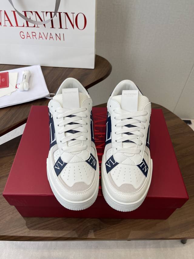 Valenino华伦 运动鞋系列 25秋冬新款运动鞋 火爆发售 原版Zp入购拆解 反复打版调改 力要一比一还原！ 顶级奢华力作 招牌柳钉设计 柔软舒适 带来卓越