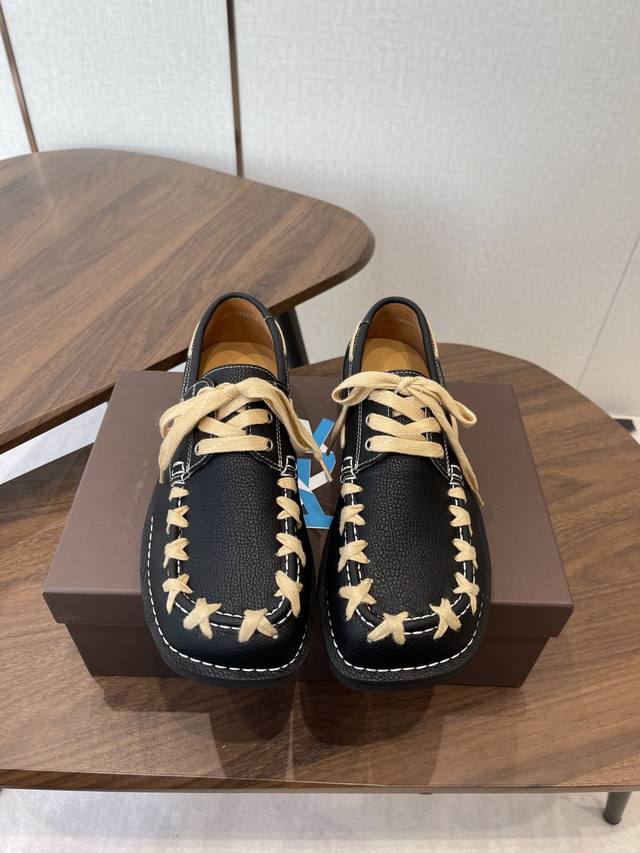 Camper Karst 方头乐福鞋 小众好看 Camper Karst 1975年成立的西班牙品牌 淡然无极，众美从之主张简单就是一种智美 相比手其他的乐福鞋