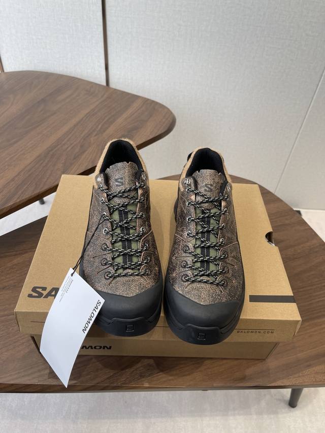 Salomon Xt Whisper 萨洛蒙户外 休闲 运动鞋 原版购入开发 做货 全新演绎的专注于其空气动力学的外观上，标志性白色与奶油色带来都市风格。 另一