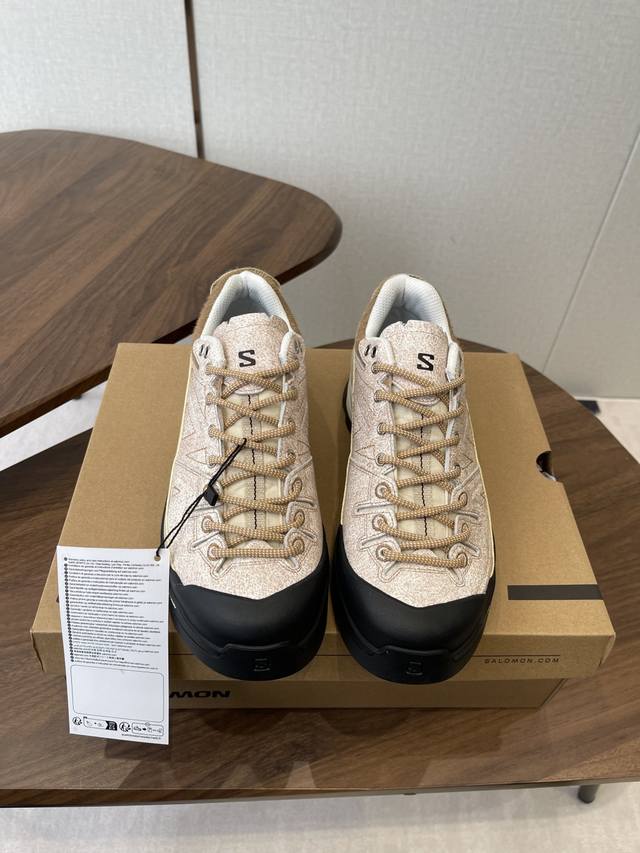 Salomon Xt Whisper 萨洛蒙户外 休闲 运动鞋 原版购入开发 做货 全新演绎的专注于其空气动力学的外观上，标志性白色与奶油色带来都市风格。 另一