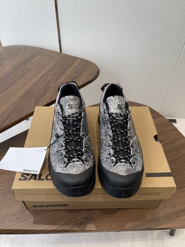 Salomon Xt Whisper 萨洛蒙户外 休闲 运动鞋 原版购入开发 做货 全新演绎的专注于其空气动力学的外观上，标志性白色与奶油色带来都市风格。 另一