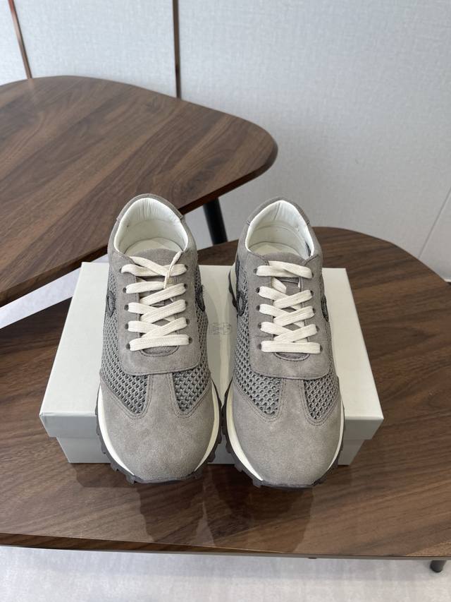 Brunello Cucinelli26Ss 女士镶珠装饰飞织休闲运动鞋Bc新款新品女士条纹麂皮单鞋：羊皮垫．装饰镶珠运动鞋 鞋面：一比一复刻高丝光、牛皮拼接特