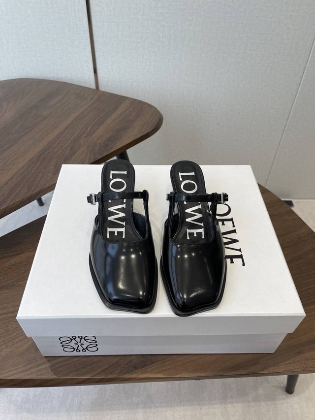 罗意威Loewe 26Ss 夏季 拖鞋 真正空调鞋，加若隐若现的美感，上脚真的太美了！！！强烈推荐，超级懒人时装拖，三种穿法，明星博主同款！ 面料：进口牛皮 内