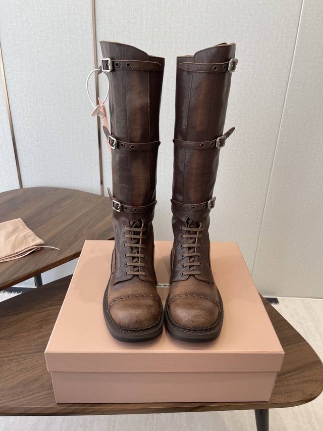 短靴 p 高靴 升级啦！独家代购级版本 Miu Miu 25秋冬走秀款 机车风复古长靴 短靴 升级啦！太棒了！Miu做旧这块还是得我们！全网对版 最快 最新的来