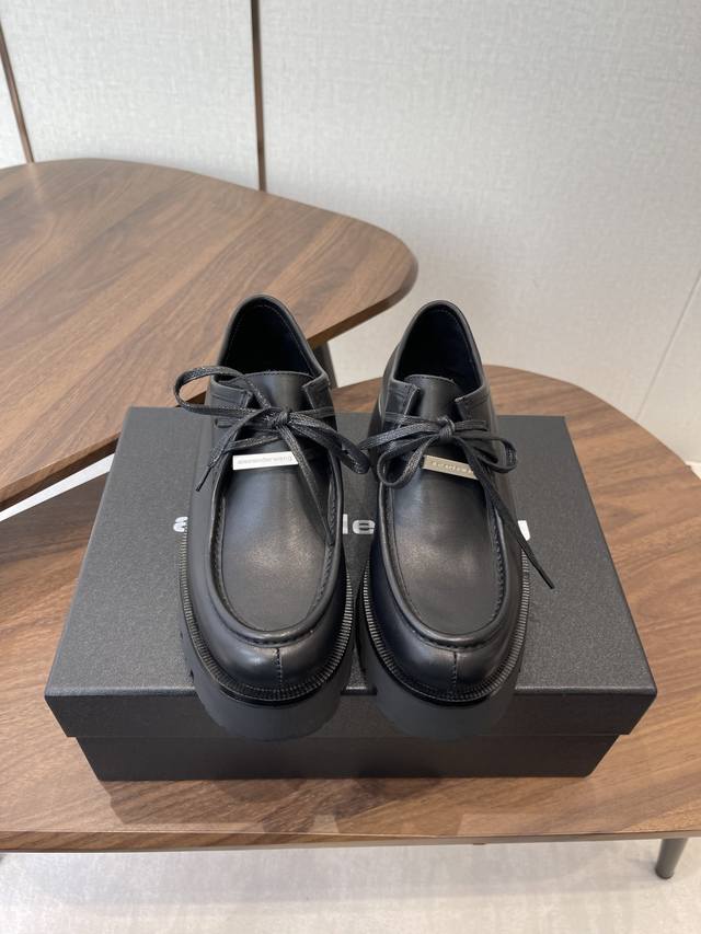 Alexander Wang Aw Carter亚历山大王 松糕厚底乐福鞋 乐福鞋 Jennie 大王这双厚底乐福鞋好绝，同款乐福鞋来自压力山大王 Hailey