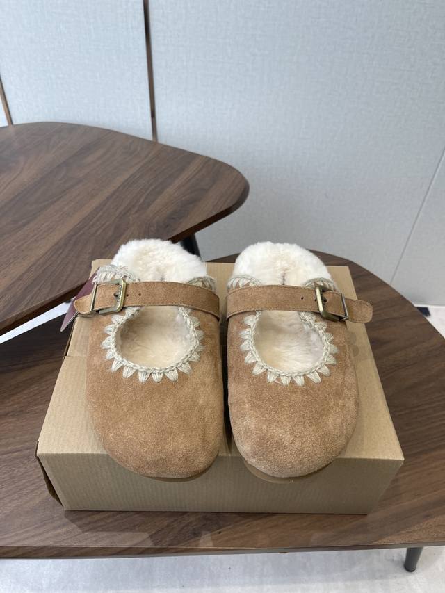 Mou潮牌羊毛半拖 辨识度极高的鞋履设计风格，大自然和皮草艺术结合 秋冬季节风靡全球的潮流单品，保暖神器，时尚博主最爱，呆萌丑萌雪地靴 鞋面 皮毛一体全手工缝线