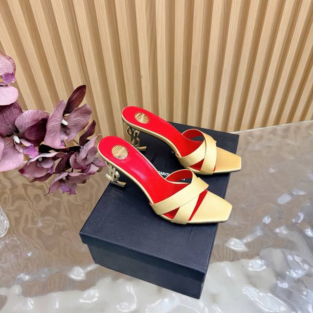 Saint Laurent 圣罗兰 交叉带经典Ysl金属跟凉鞋 7.5Cm Ysl姐姐的美丽尤物高跟鞋 又是人间圣罗兰 Rose同款的小方头 高跟鞋化很好修饰脚