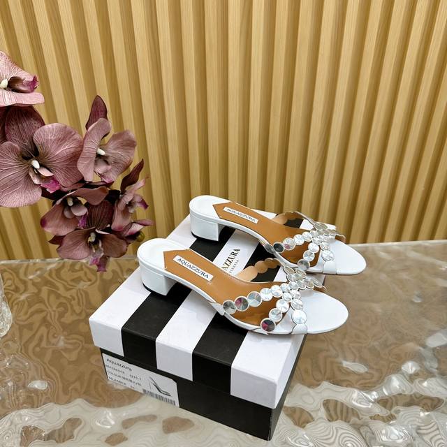 Aquazzura 新款顶级版本 菠萝女士扭花钻面拖鞋 粗跟凉鞋原版1比1开模鞋跟！闪耀光芒 进口羊皮搭配原版开模鞋跟，简单大方 .使鞋子更有女人味，适合派对的