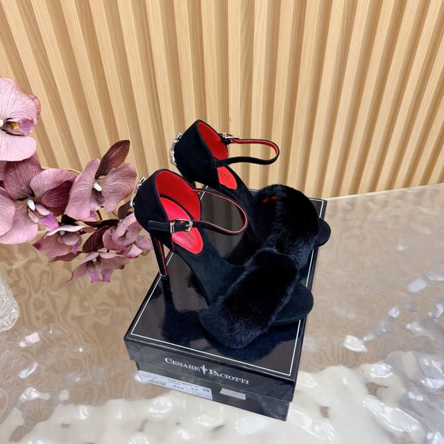 如果一定要受高跟鞋的累 那我就要Cesare paciotti “插入心脏的利刃” Cesare paciotti 匕首高跟鞋 绝版重金开模，对版工艺 全系列产