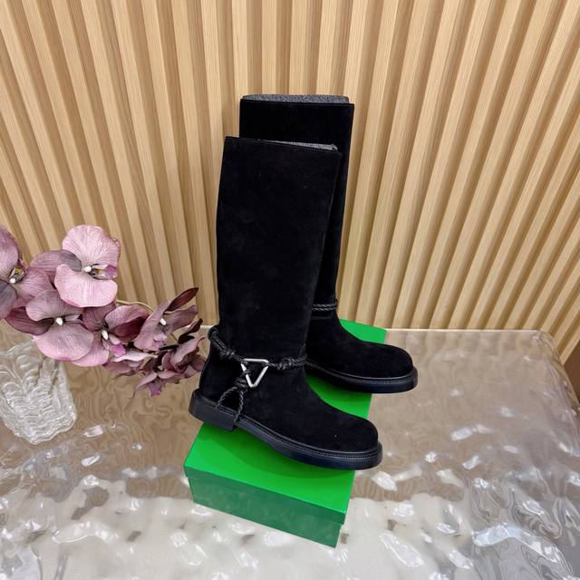 代购级别Bottega Veneta一脚蹬网红时尚骑士靴 高筒靴 Bv 女孩看过来！这双绳结靴必须锁死