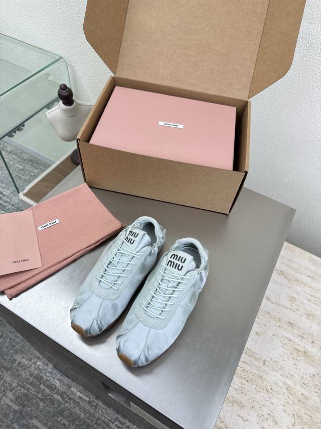 褶皱系列 春款 经典 Miu'miu 淡青色 经典设计 印刷皮质Logo 系列 Miu'miu 经典舒适 制作 原版一致 成型大底 高版本 面料 原版科技面料