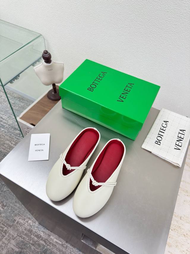 Bv 结绳玛丽珍拖鞋 漏脚趾的内敛Sex 高定配色 Bv Rosa 芭蕾舞鞋 米白色 小羊皮 圆皮花边 镶嵌鞋口 单鞋系列 平底设计 柔软舒适 内置垫脚 云朵般