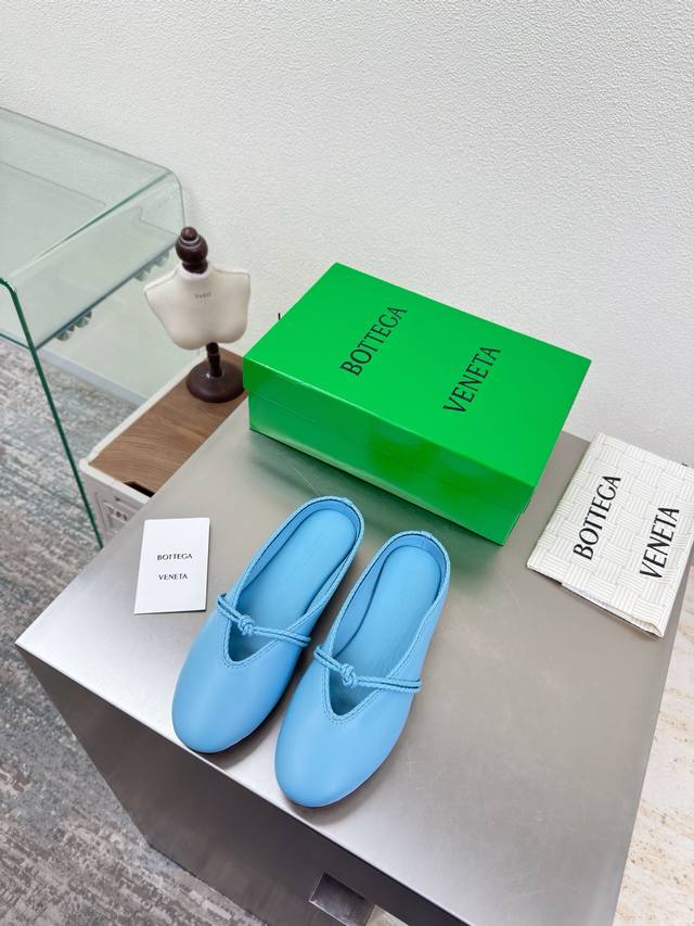 Bv 结绳玛丽珍拖鞋 漏脚趾的内敛Sex 高定配色 Bv Rosa 芭蕾舞鞋 淡蓝色 小羊皮 圆皮花边 镶嵌鞋口 单鞋系列 平底设计 柔软舒适 内置垫脚 云朵般