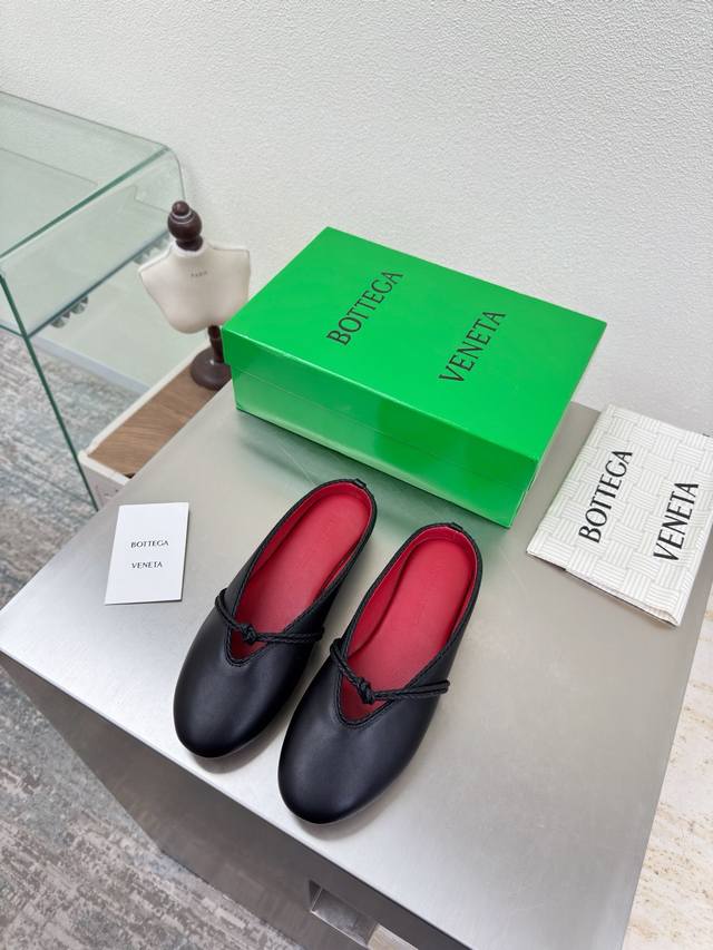 Bv 结绳玛丽珍拖鞋 漏脚趾的内敛Sex 高定配色 Bv Rosa 芭蕾舞鞋 黑色 小羊皮 圆皮花边 镶嵌鞋口 单鞋系列 平底设计 柔软舒适 内置垫脚 云朵般舒