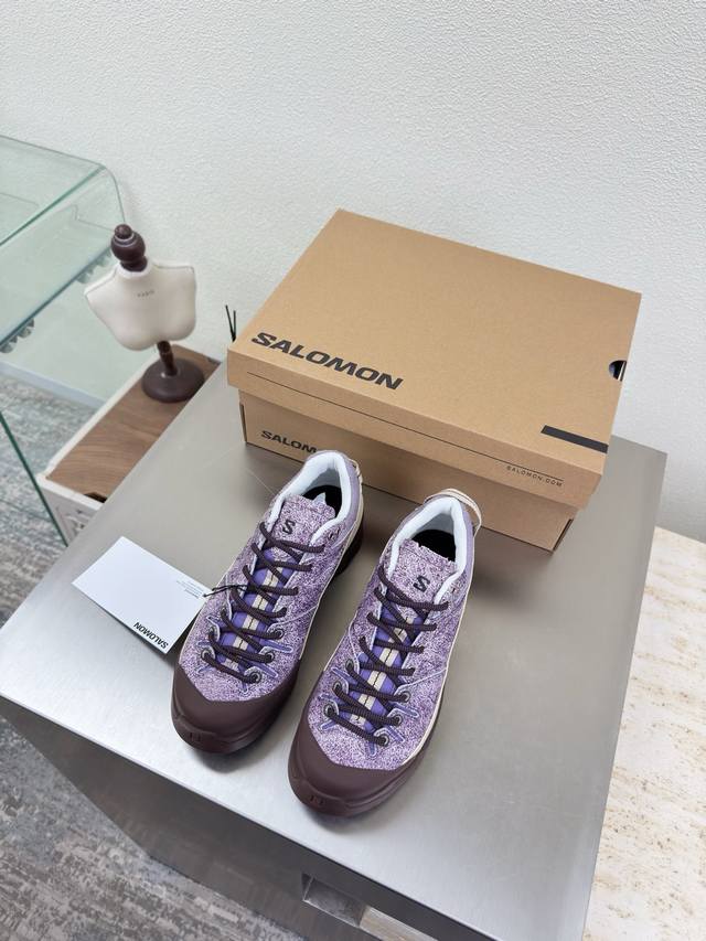 萨洛蒙 登山鞋 男女款 岩石系列单品 出厂 男款10 丹霞紫 正确鞋面：Grvl版本编织更加紧密、外侧的压胶也有防污防泼水的功效、透气性很好 鞋头和中足较宽、可