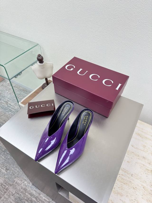 26高定Gucci深口尖头拖鞋 紫罗兰 小牛漆皮 马鞍扣 新款Gucci 爆单品 鞋面采用原版水钻镶嵌 经典Logo 精美金色垫脚Logo 意大利进口真皮大底