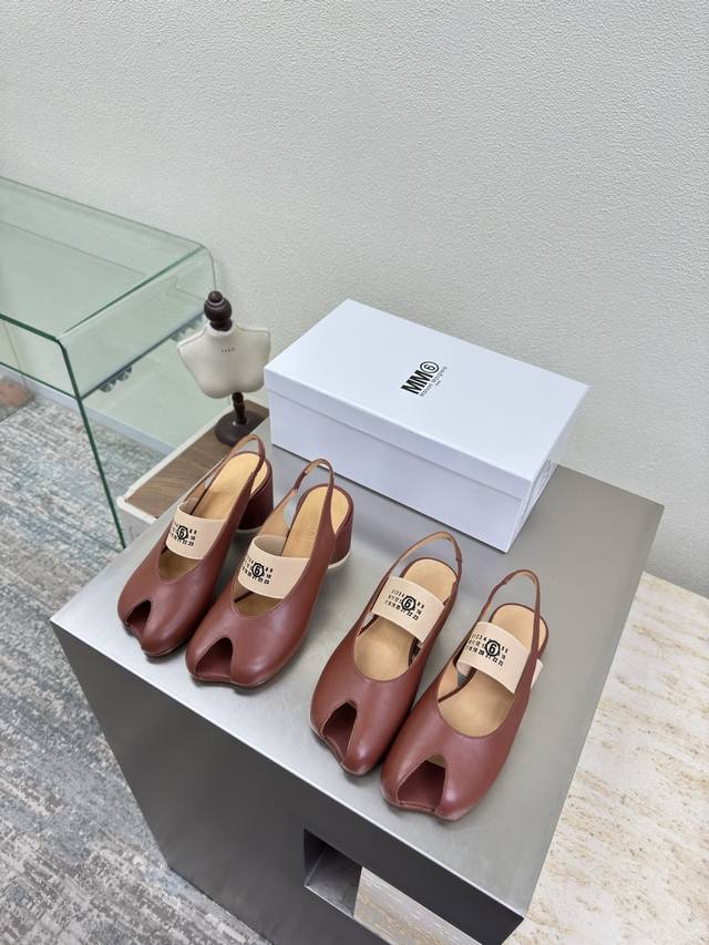 苹果头鱼嘴松紧Logo 玛丽珍 最新小6子 中跟7Cm 平底1Cm 棕色 内里 孟加拉牛皮里 Maisonmargiela 马吉拉 Mm6 火爆来袭！太香了 靓