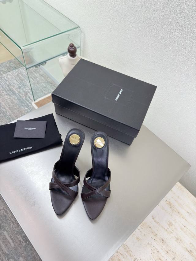 Ysl 极简主义 高跟拖鞋 10.5 Cm 跟高 Yvette Saint Laurent圣罗兰Logo 精致高跟 咖啡色小牛皮 最懂女人心的杨树林 无死角的美