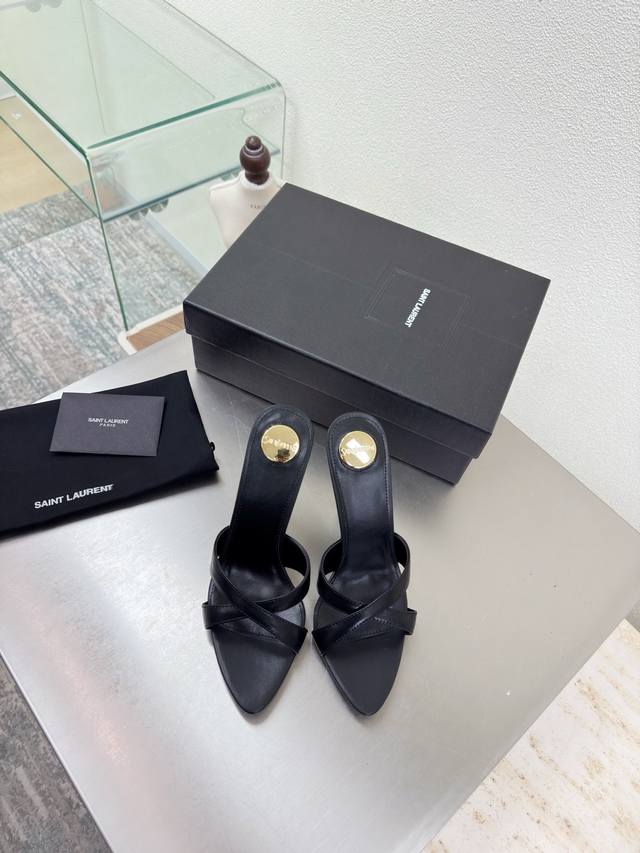 Ysl 极简主义 高跟拖鞋 10.5 Cm 跟高 Yvette Saint Laurent圣罗兰Logo 精致高跟 黑色小牛皮 最懂女人心的杨树林 无死角的美鞋
