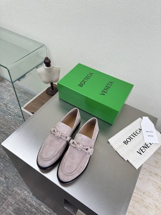 沙粉色 真皮手工编织扣件装饰 Bottega Venet* 女士Astaire乐福 单鞋 原版一比一做法 当今流行的又一趋势 天花板啦 最全色百搭 精致平底 包