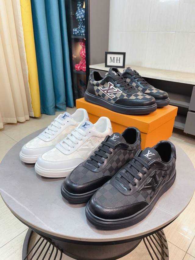 出厂价P Lv 男鞋高端品牌：官网1：1最新力作：鞋面采用意大利进口头层牛皮搭配特殊材料全真皮内里制作，让行走更加便捷舒适！独家新款，惊世之作 ！打造时尚个性衬