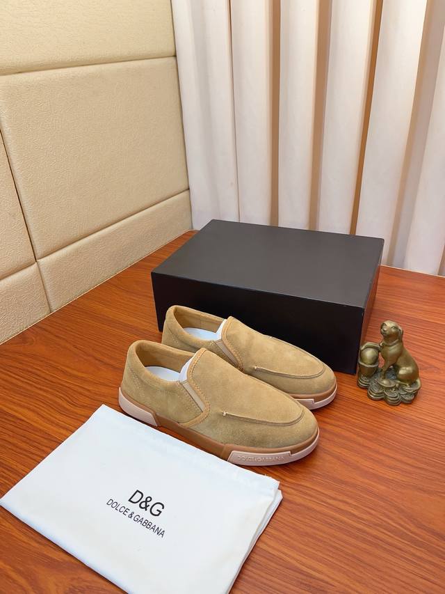 价： Dg 最新官网休闲男鞋原单品质进口牛皮羊里 论材料做工完胜市场所有版本最高品质出货 实物拍摄，面料进口凸显品牌独特魅力鞋带也是原版定制经典系带款鞋 上脚十