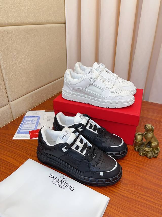 价: Valentino华伦天奴 情侣款 官网一比一复刻 ,時尚休闲男鞋鞋面選用进口上等原版头层牛皮,羊皮内里,上脚非常有型,个性时尚橡膠耐磨大底,码数:39- 价: Valentino华伦天奴 情侣款 官网一比一复刻 ,時尚休闲男鞋鞋面選用进口上等原版头层牛皮,羊皮内里,上脚非常有型,个性时尚橡膠耐磨大底,码数:39-