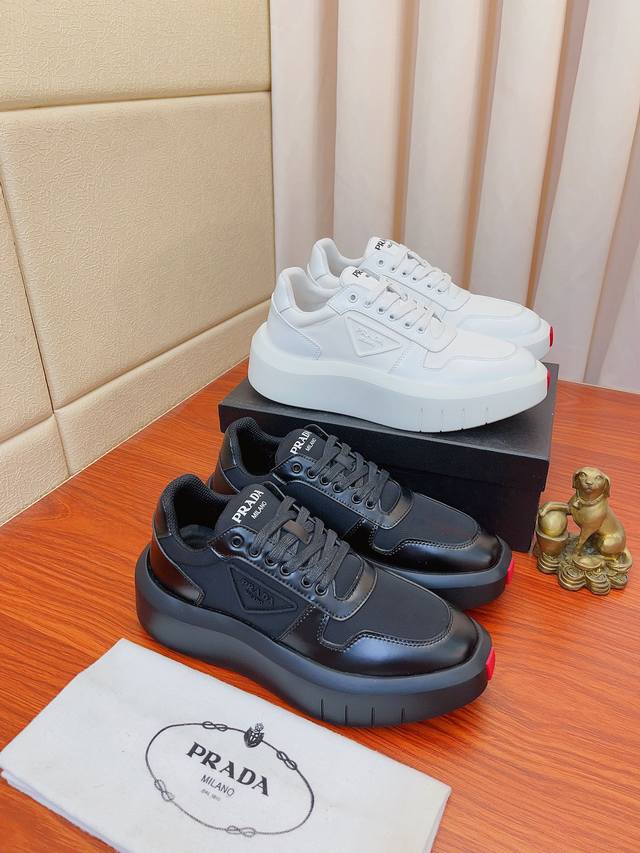价： Prada 普拉达 男鞋高端品牌 官网1：1最新力作：鞋面采用意大利进口头层牛皮搭配舒适透气内里原版防滑耐磨大底制作，让行走更加便捷舒适！独家新款，惊世之