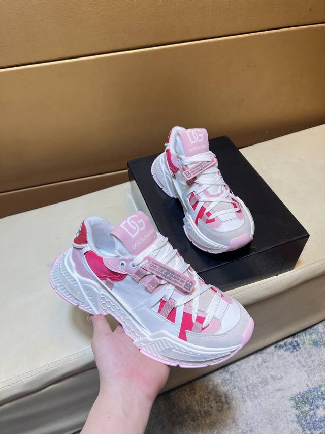 杜嘉班纳 原单品质.～ 独特现代风运动鞋。休闲鞋潮男必备款 意大利进口原版品牌，进口原版飞织羊皮垫脚 拒绝脱色磨脚 鞋底：原厂特供原版底，法国懒人风格设计 贴脚