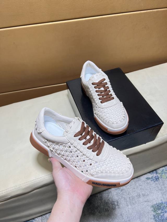 独家首发 杜嘉班纳*D&G独特现代风运动鞋。专柜代购休闲 意大利进口原版皮， 猪里 拒绝脱色磨脚 鞋底：原厂特供原版底，超酷 系带走路都带风风格设计 原单品质全