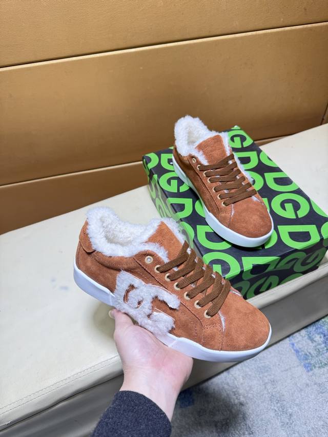 杜嘉班纳 原单品质.～ 独特现代风运动鞋。休闲鞋潮男必备款 意大利进口原版品牌，进口原版皮，羊里 拒绝脱色磨脚 鞋底：原厂特供原版底，法国懒人风格设计 贴脚 在