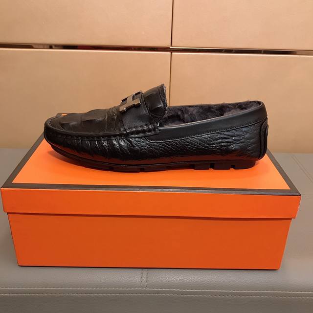 工厂P价 爱马仕 男士秋冬休闲豆豆鞋，全新款上市，采用进口意大利牛皮高温压纹+品牌饰扣，保暖羊毛内里制作，橡胶耐磨大底，潮男订制，百搭款，配码 38-44 DD