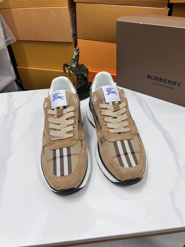 工厂P价 巴宝莉 新款休闲运动风男鞋,全新春夏季款设计,完美做工,系带款打造装柜品质,鞋面:进口头层牛皮,羊皮内里柔软舒适,超轻Tpu耐磨大底、简约、百搭风时装 工厂P价 巴宝莉 新款休闲运动风男鞋,全新春夏季款设计,完美做工,系带款打造装柜品质,鞋面:进口头层牛皮,羊皮内里柔软舒适,超轻Tpu耐磨大底、简约、百搭风时装