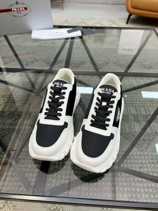 38-45 P普拉达新款男士真皮运动鞋，市面最高版本 、欢迎任意对比！原版皮料质感极佳，超上档次！意大利进口，可拆式垫！奢华用料、精细做工，极力推荐入手！ DD