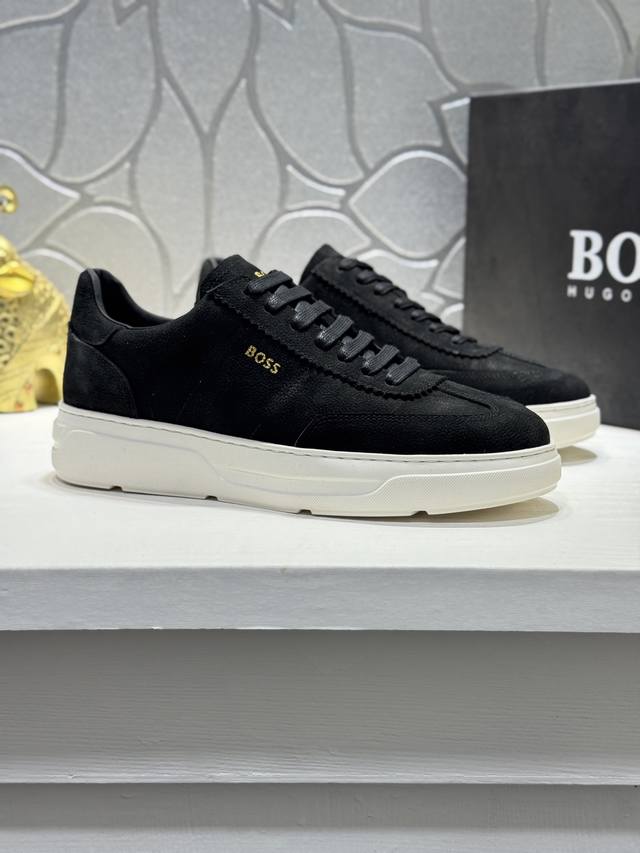 Boss C运动男鞋，本款是官方主打经典款，1:1质量，原厂名师制作，采用进口牛皮真皮内里。完美楦型，大方时尚的设计，吸引了众多消费者的追捧，适合司机驾车行驶，