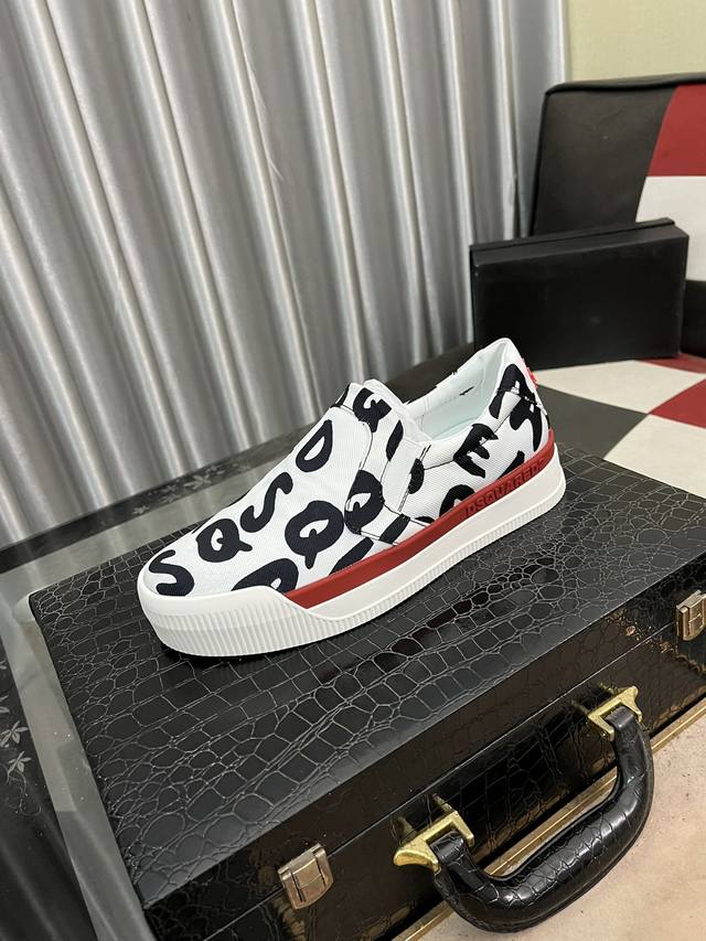 出厂价Pp： D2～ 男士休闲鞋 2026Z柜同步发售 码数:35-46# 鞋面选用多材质拼接真皮内里，舒适透气，鞋底：原版舒适耐磨大底，实物拍摄实物更赞我 D