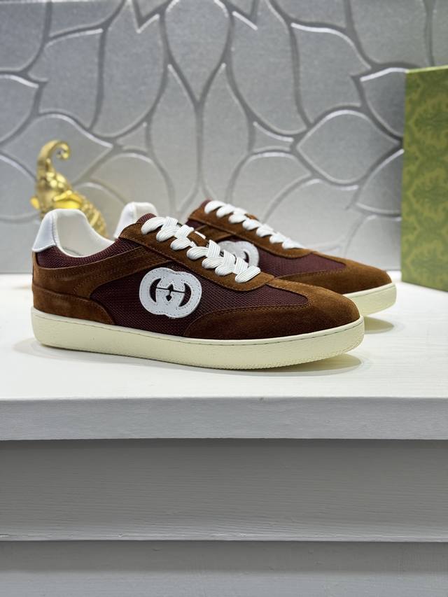 Gucc* 原单品质 DDD 古奇！官网全球首发 鞋面采用牛皮拼接帆布+绵羊内里制作，让行走更加便捷舒适！独家新款惊世之作，与官方的质量相比美的1：1复刻 ！打