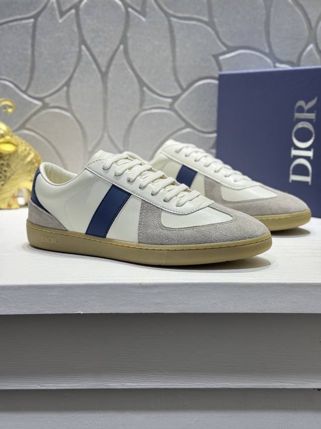 迪奥顶级代购 迪 炸街男神爆款超人气板鞋新品专柜同步，鞋面意大利原版进口牛皮，标志图形潮人必备复杂工艺完美复刻，进口柔软羊皮内里 鞋底：原厂特供原版底，独家活动