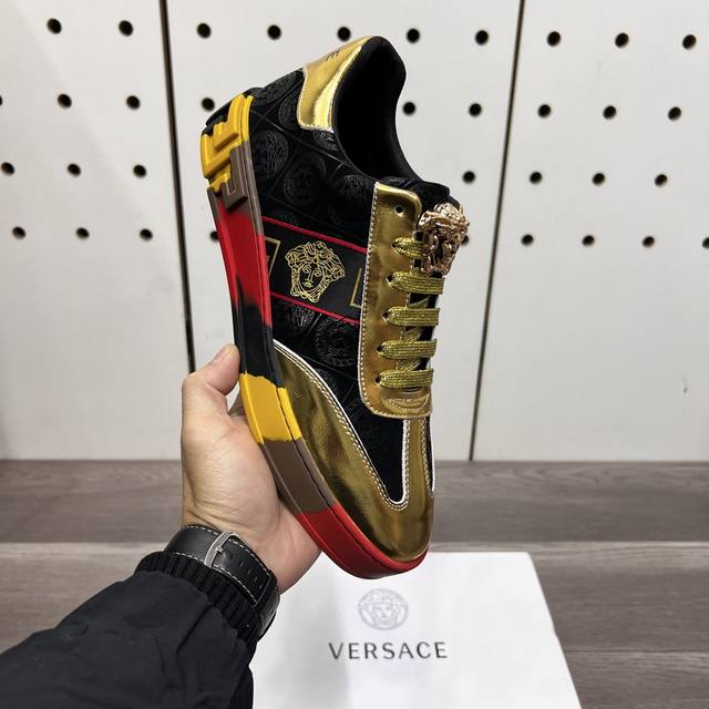 工厂P价 范思哲新款休闲运动男鞋 时尚百搭， 版型简洁大气， 面料采用进口牛皮配原版布料，内里羊皮垫脚，原版耐磨橡胶大底，独家新款，实物拍摄，四色可选，码数：3