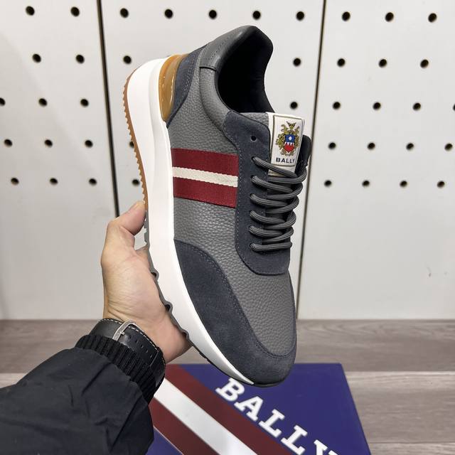 工厂P价 巴利哲新款休闲运动男鞋 时尚百搭， 版型简洁大气， 面料采用进口牛皮，内里羊皮垫脚，原版耐磨橡胶大底，独家新款，实物拍摄，四色可选，码数：38-44，