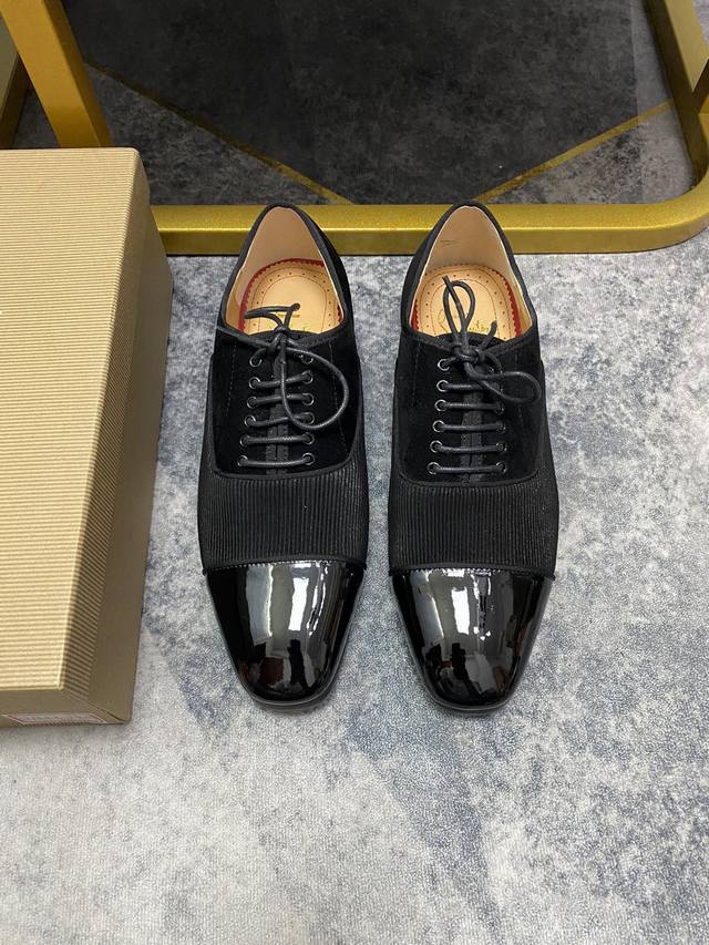 出厂价P 订做款 。Christian Louboutin Cl红底鞋 专柜烫钻柳钉系列，情侣休闲板鞋 独家热款发布活动乳胶垫脚成品大底车线 女35-40#男3