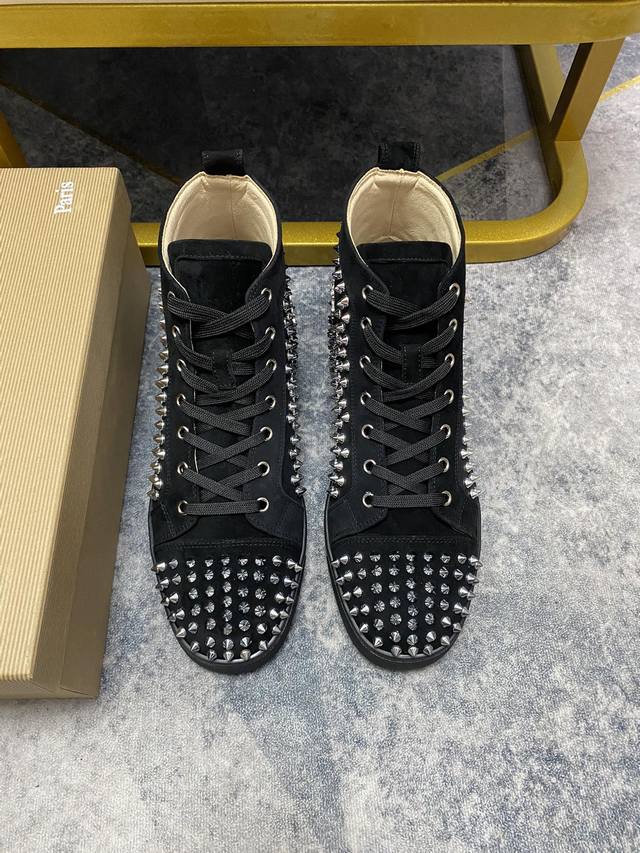 定做款。出厂价P 。Christian Louboutin Cl红底鞋 专柜系列，情侣休闲板鞋 独家热款发布活动乳胶垫脚成品大底车线 女35-40#男38#-4