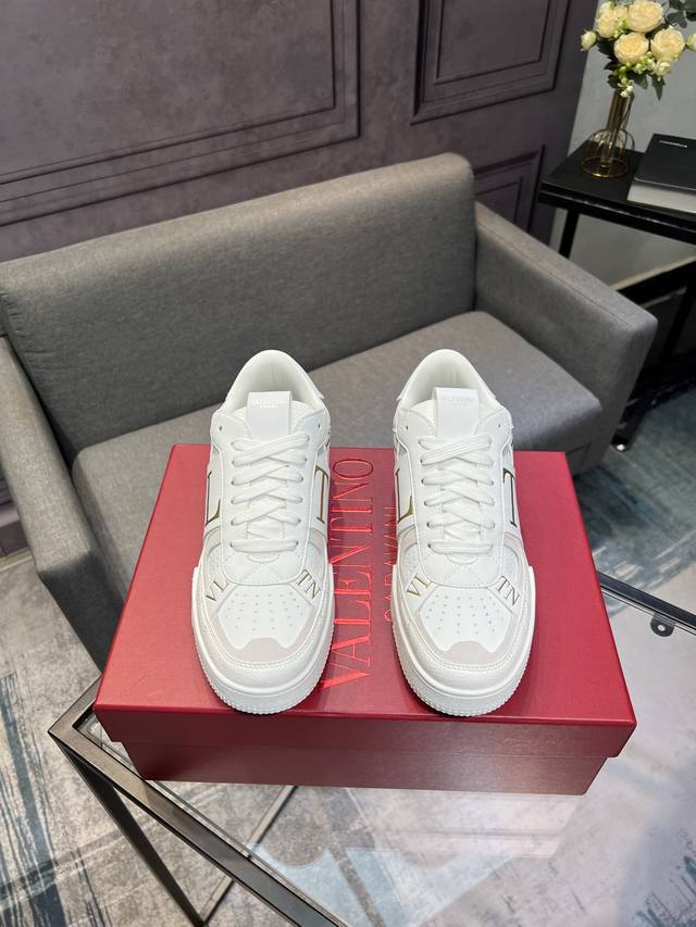Valention 顶级原单品质.～ 独特现代风运动鞋。休闲鞋潮男必备款 意大利进口原版品牌，进口原版材质.工艺，原版垫脚 拒绝脱色磨脚 鞋底：原厂特供原版底，