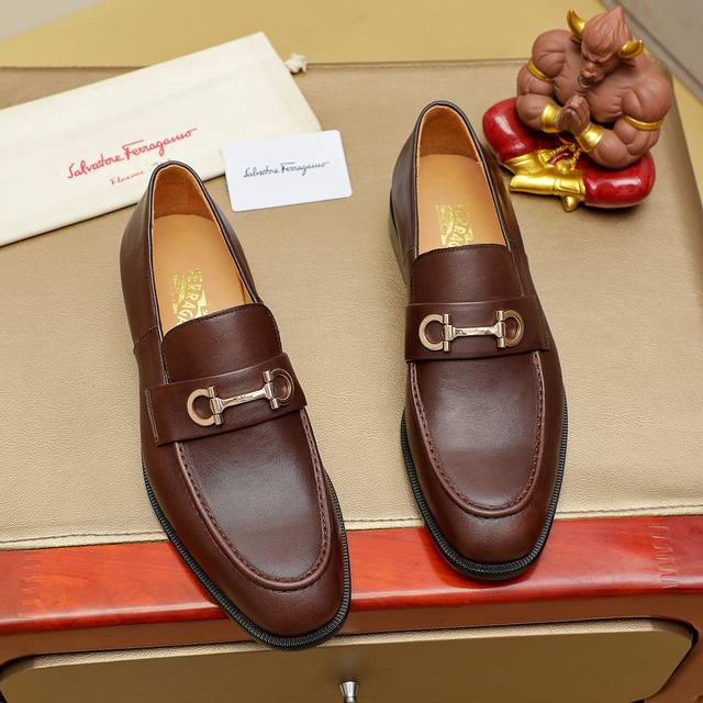 工厂P价 菲拉格慕[Ferragamo] 顶级进口西装男鞋官网原版复制，商品材料：精选 进口压纹小牛皮+奢华五金扣配件~进口水染牛皮内里。强烈立体视觉效果，原版