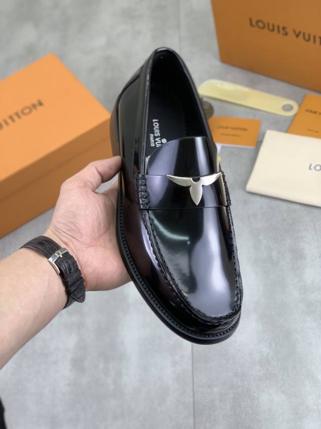 出厂价Pp 实价 Louis Vuitton 水染牛里 原单 新款Lv路易威登 * 顶级版本 Lv经典皮鞋！选用进口原版小牛皮 原版真皮边条拼接耐磨高端橡胶大底