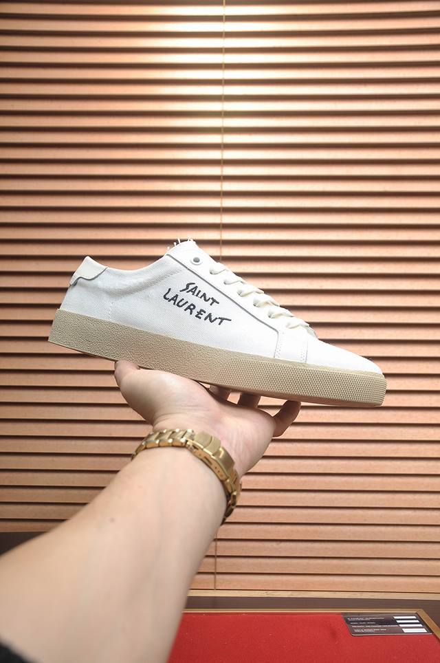 出厂价P Saint Laurent圣罗兰 情侣款 官方网一比一品牌 原单 时尚男鞋 -材质，鞋面进口牛皮，-内里垫脚均用进口牛皮，-原版真皮大底-时尚潮流元素